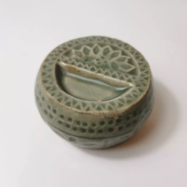 古玩陶瓷明·龍泉鎮(zhèn)紙拍賣,當(dāng)前價(jià)格5000元