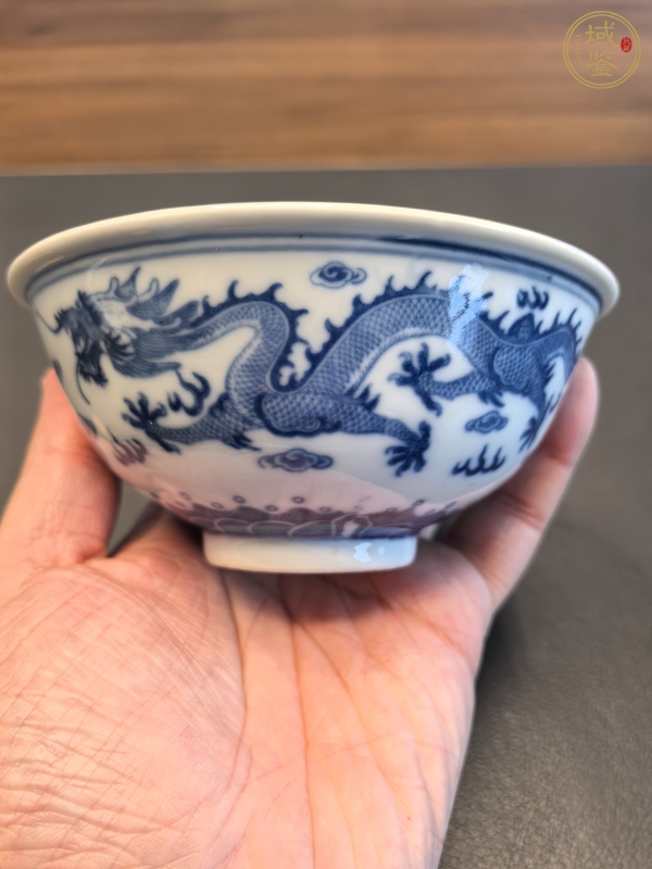 古玩陶瓷青花趕珠龍紋茶碗真品鑒賞圖