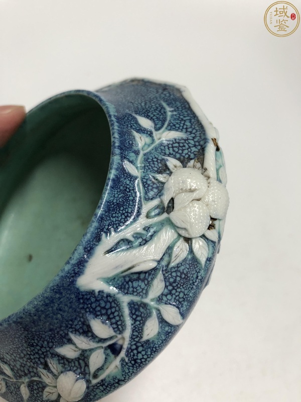 古玩陶瓷(保真卡)晚清爐鈞釉祝壽主題堆白水盂拍賣,當前價格6888元