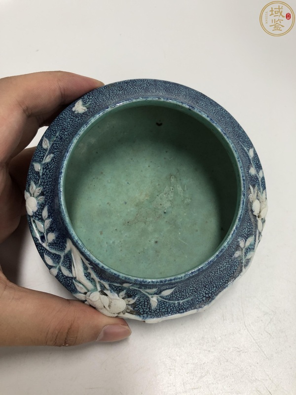 古玩陶瓷(保真卡)晚清爐鈞釉祝壽主題堆白水盂拍賣,當前價格6888元