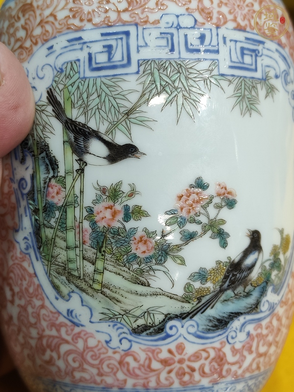 古玩陶瓷花鳥紋瓶真品鑒賞圖