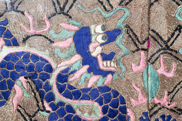 古玩雜項(xiàng)清末民初·彩繡雙龍戲珠紋掛屏
拍賣(mài),當(dāng)前價(jià)格0元