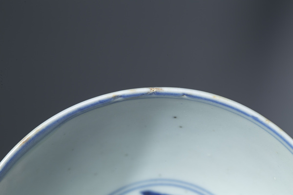 古玩陶瓷明嘉萬·青花螭龍穿蓮紋碗拍賣，當(dāng)前價格188元