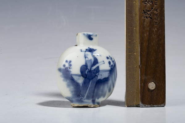 古玩陶瓷晚清·青花天官賜福紋鼻煙壺拍賣，當(dāng)前價(jià)格100元