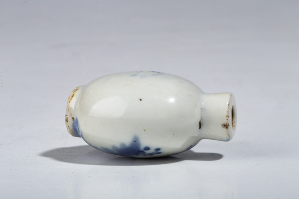 古玩陶瓷晚清·青花天官賜福紋鼻煙壺拍賣，當(dāng)前價(jià)格100元