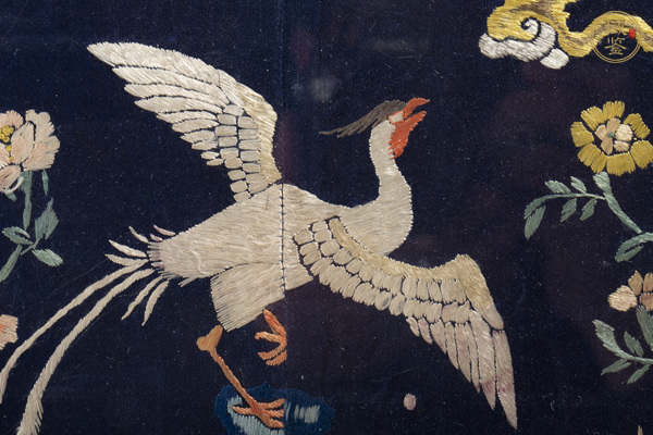 古玩雜項清中·彩繡九品文官練雀補(bǔ)子真品鑒賞圖
