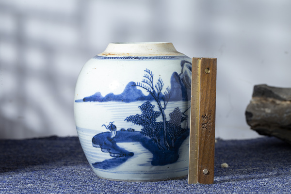 古玩陶瓷清乾隆·青花山水人物紋罐拍賣，當前價格0元