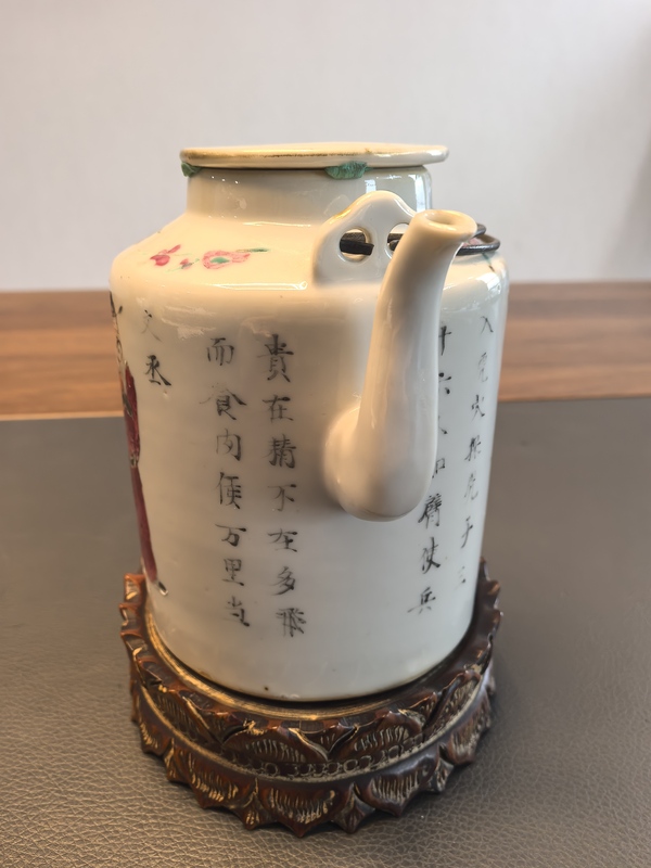 古玩陶瓷同治粉彩無雙譜人物茶壺拍賣，當(dāng)前價格4500元