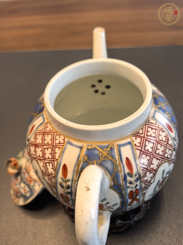 古玩陶瓷青花五彩花卉紋茶壺真品鑒賞圖