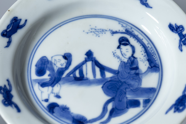 古玩陶瓷清康熙·青花三娘教子紋小碟拍賣，當(dāng)前價格1550元