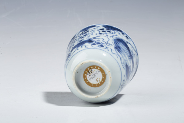 古玩陶瓷清康熙·青花松鼠葡萄開窗山水紋杯碟拍賣,當前價格1500元