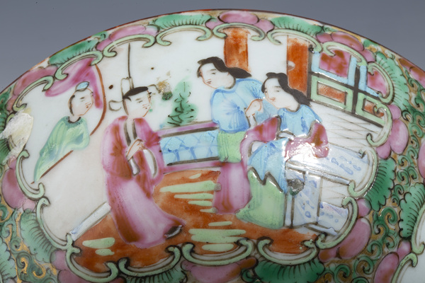 古玩陶瓷清咸豐·廣彩開窗人物花鳥紋碗拍賣,當前價格1860元