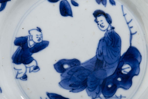 古玩陶瓷清康熙·青花三娘教子紋小碟拍賣，當(dāng)前價格1128元