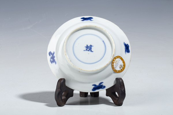 古玩陶瓷清康熙·青花三娘教子紋小碟拍賣，當(dāng)前價格1128元