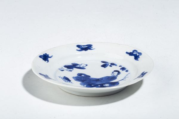 古玩陶瓷清康熙·青花三娘教子紋小碟拍賣，當(dāng)前價格1128元