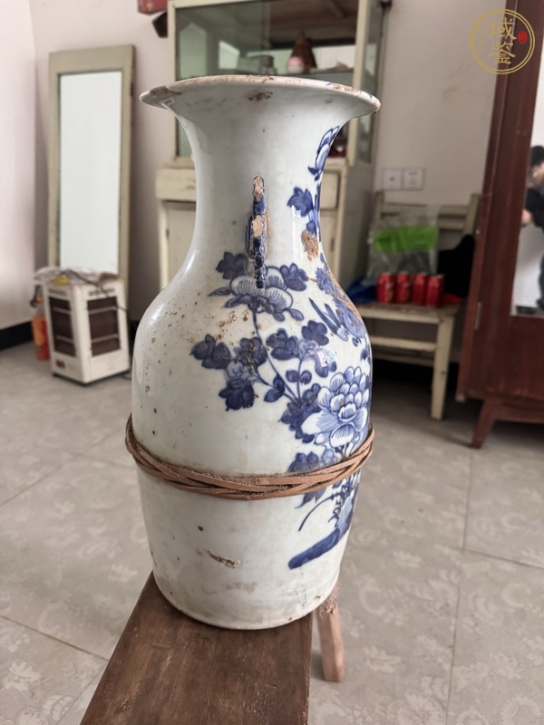 古玩陶瓷晚清豆青青花瓶真品鑒賞圖