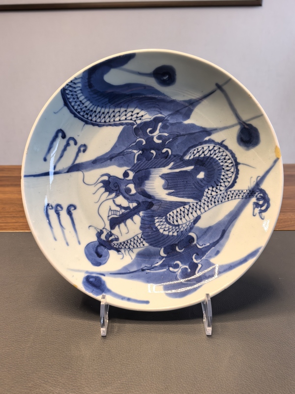 古玩轉(zhuǎn)賣青花過墻龍紋大盤拍賣,當(dāng)前價(jià)格1800元
