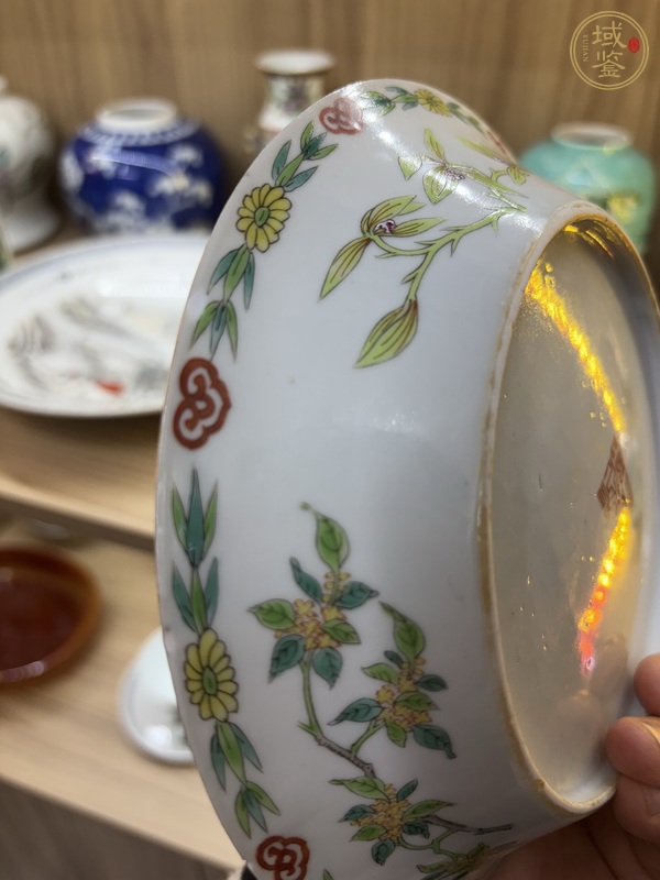 古玩陶瓷粉彩折枝花卉紋盤真品鑒賞圖