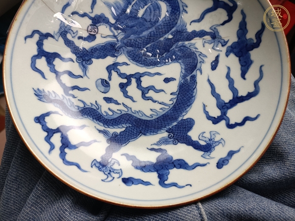 古玩陶瓷龍紋青花盤真品鑒賞圖