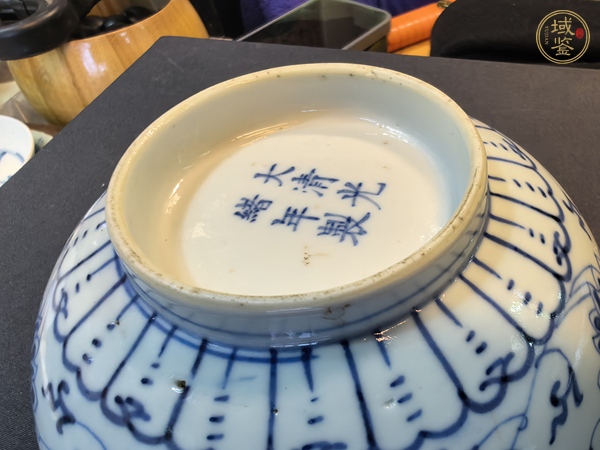 古玩陶瓷青花纏枝花卉紋茶碗真品鑒賞圖