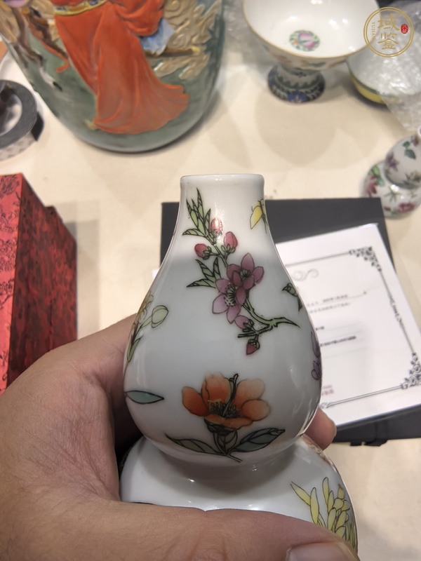 古玩陶瓷粉彩花卉葫蘆瓶真品鑒賞圖