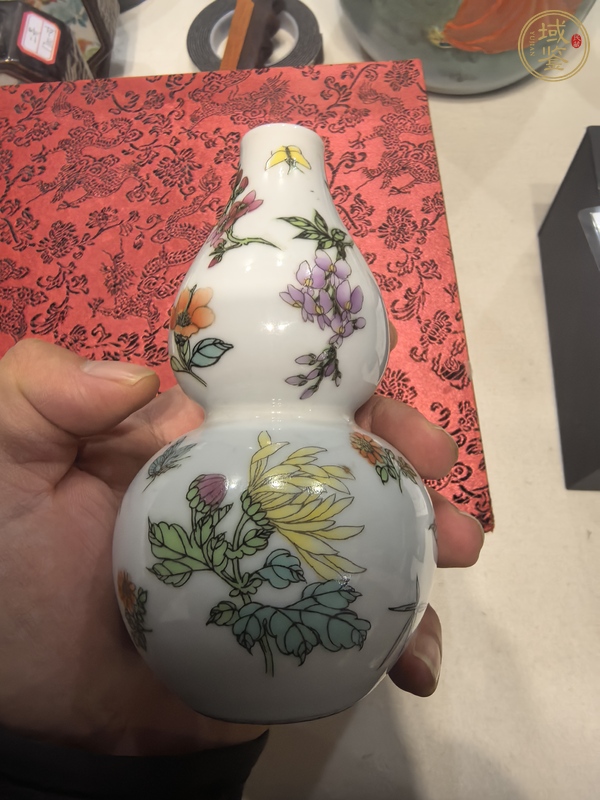 古玩陶瓷粉彩花卉葫蘆瓶真品鑒賞圖