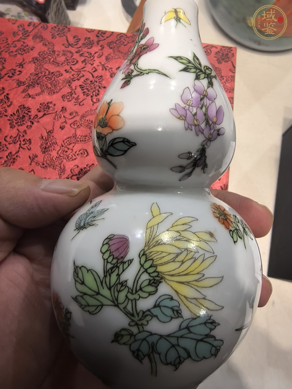 古玩陶瓷粉彩花卉葫蘆瓶真品鑒賞圖