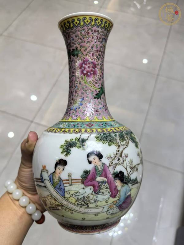 古玩陶瓷粉彩花卉人粅賞瓶真品鑒賞圖