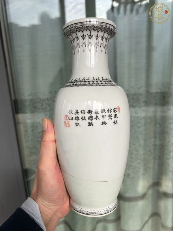 古玩陶瓷粉彩人物故事花藍(lán)瓶真品鑒賞圖