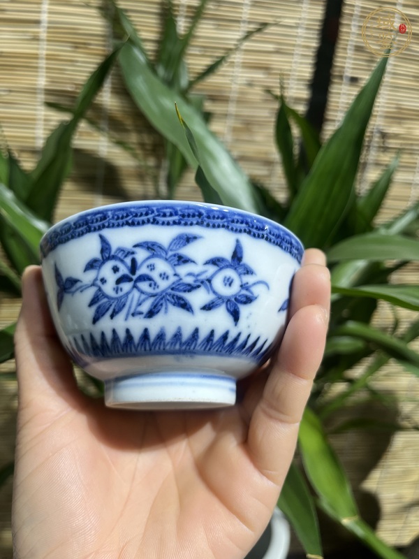 古玩陶瓷青花三多紋茶碗真品鑒賞圖