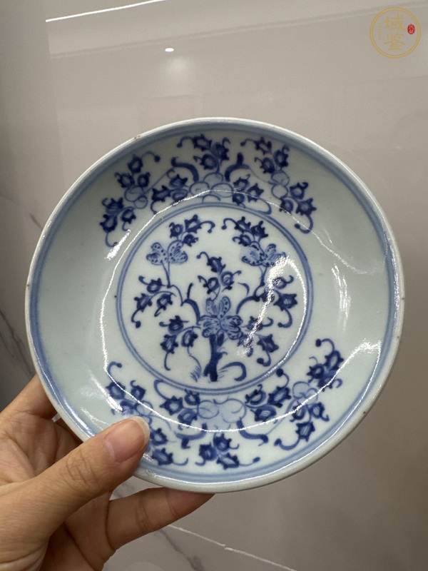 古玩陶瓷花果紋青花盤真品鑒賞圖