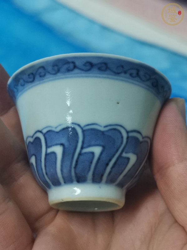 古玩陶瓷青花仰蓮紋茶杯真品鑒賞圖