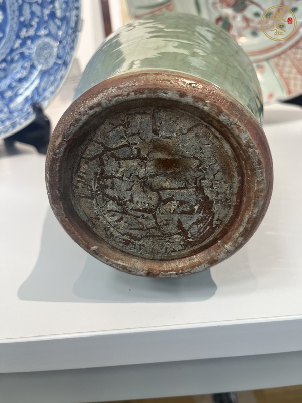 古玩陶瓷龍泉刻花瓶真品鑒賞圖