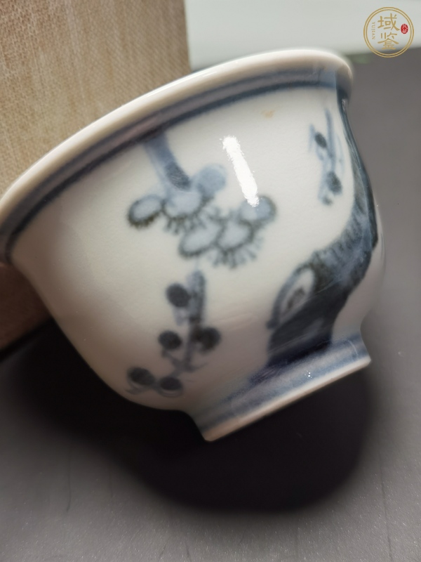 古玩陶瓷日本明治青花花鳥紋杯真品鑒賞圖