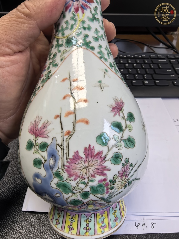 古玩陶瓷粉彩開(kāi)光四季花卉紋琵琶瓶真品鑒賞圖