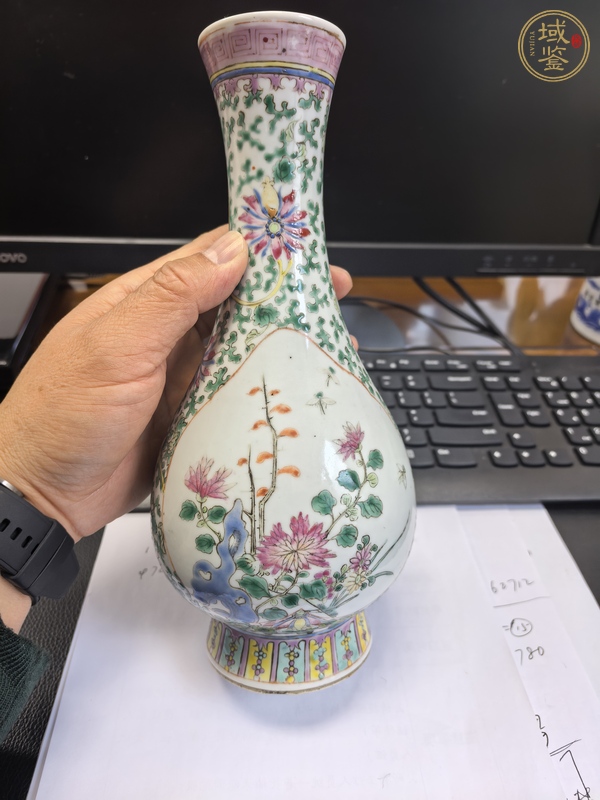 古玩陶瓷粉彩開(kāi)光四季花卉紋琵琶瓶真品鑒賞圖