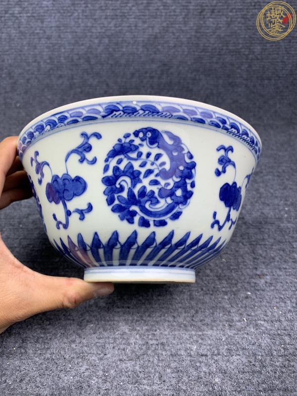 古玩陶瓷青花夔龍紋茶碗真品鑒賞圖