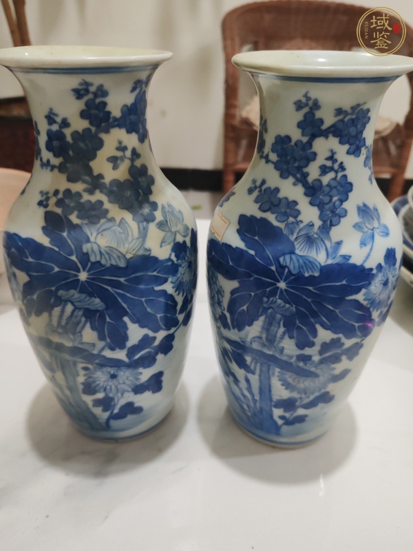 古玩陶瓷青花荷蓮紋撇口瓶真品鑒賞圖