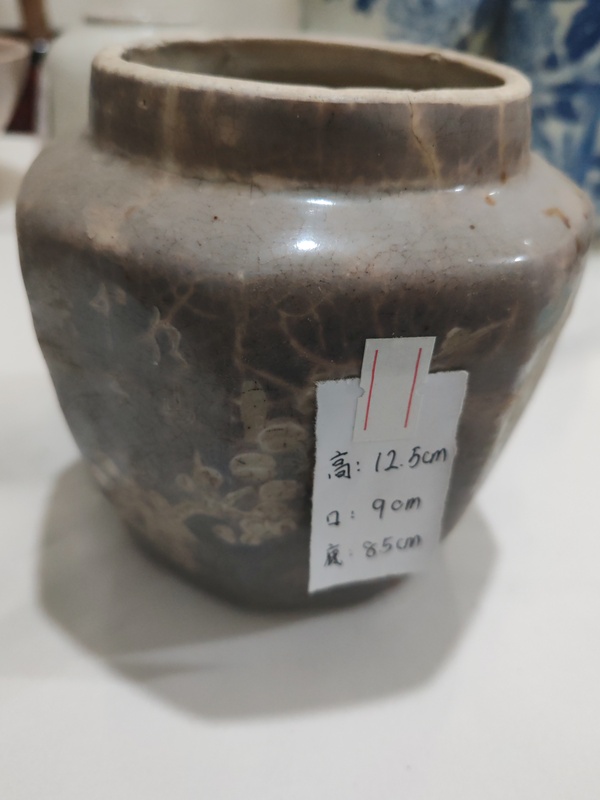 古玩轉(zhuǎn)賣哥釉堆白花卉紋茶葉罐拍賣，當(dāng)前價格1800元