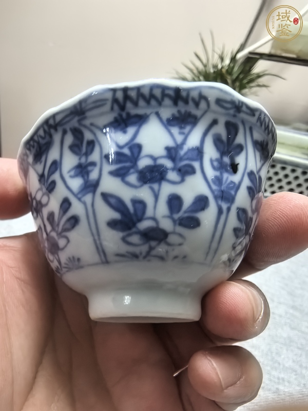 古玩陶瓷花卉紋青花杯真品鑒賞圖