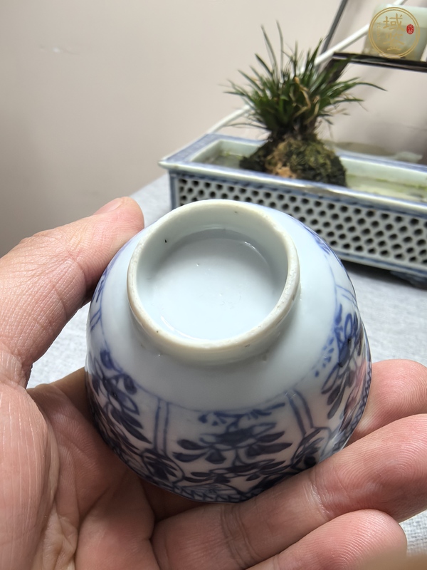 古玩陶瓷花卉紋青花杯真品鑒賞圖