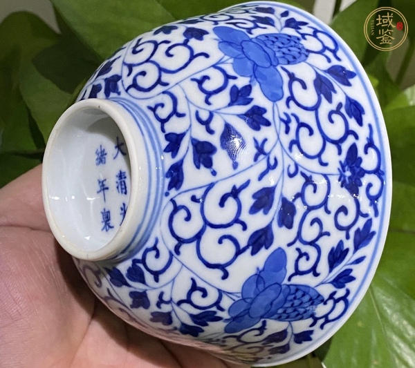 古玩陶瓷青花纏枝花卉紋蓮子碗真品鑒賞圖