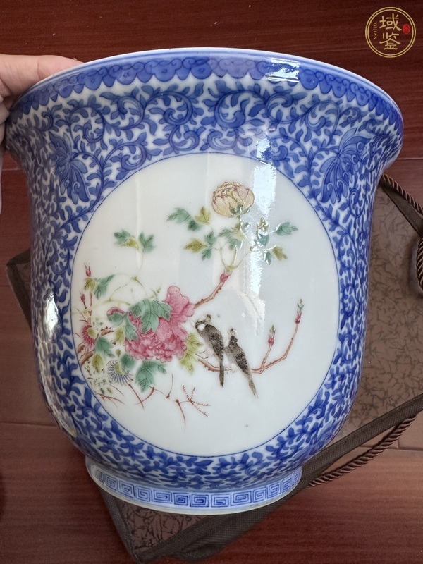 古玩陶瓷青花開(kāi)光粉彩花鳥(niǎo)紋花盆真品鑒賞圖