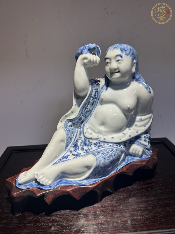 古玩陶瓷青花花卉紋劉海戲金蟾瓷塑像真品鑒賞圖