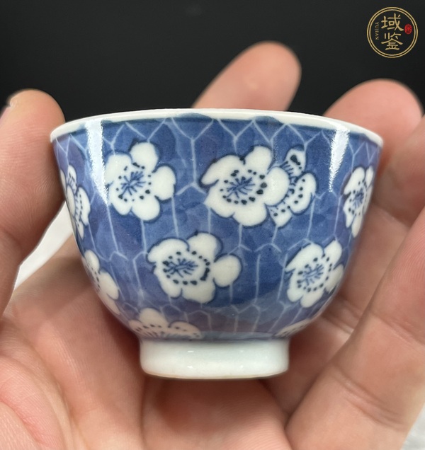 古玩陶瓷青花冰梅紋杯一對真品鑒賞圖