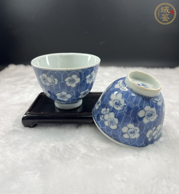 古玩陶瓷青花冰梅紋杯一對真品鑒賞圖