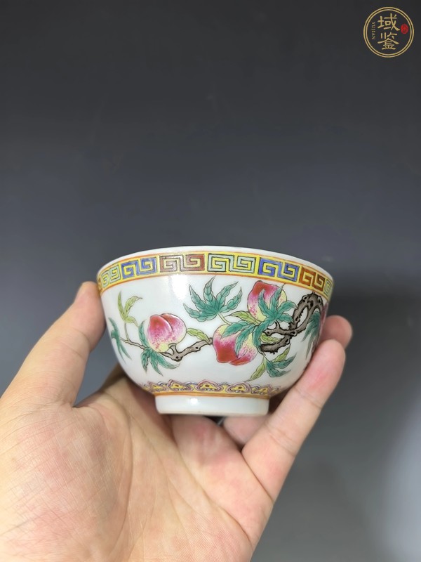 古玩陶瓷粉彩九桃茶碗，疑似后加款真品鑒賞圖