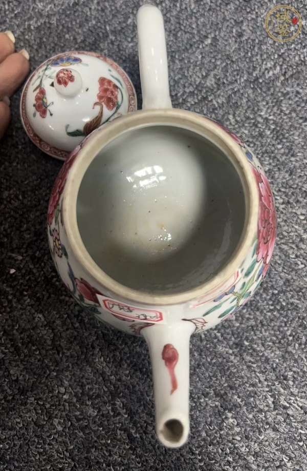 古玩陶瓷粉彩花卉紋茶壺真品鑒賞圖