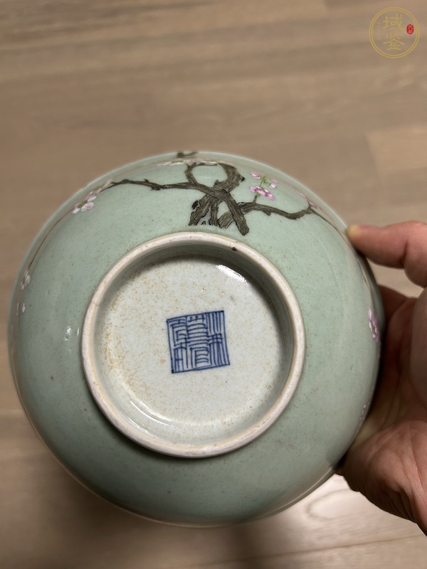 古玩陶瓷豆青釉粉彩碗真品鑒賞圖