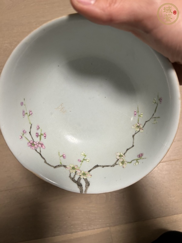 古玩陶瓷豆青釉粉彩碗真品鑒賞圖